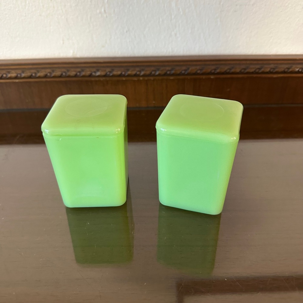 Jeannette Jadeite Glass Child Pinch Jars with Lids Set of 2 Green 3 Inch Vintage
